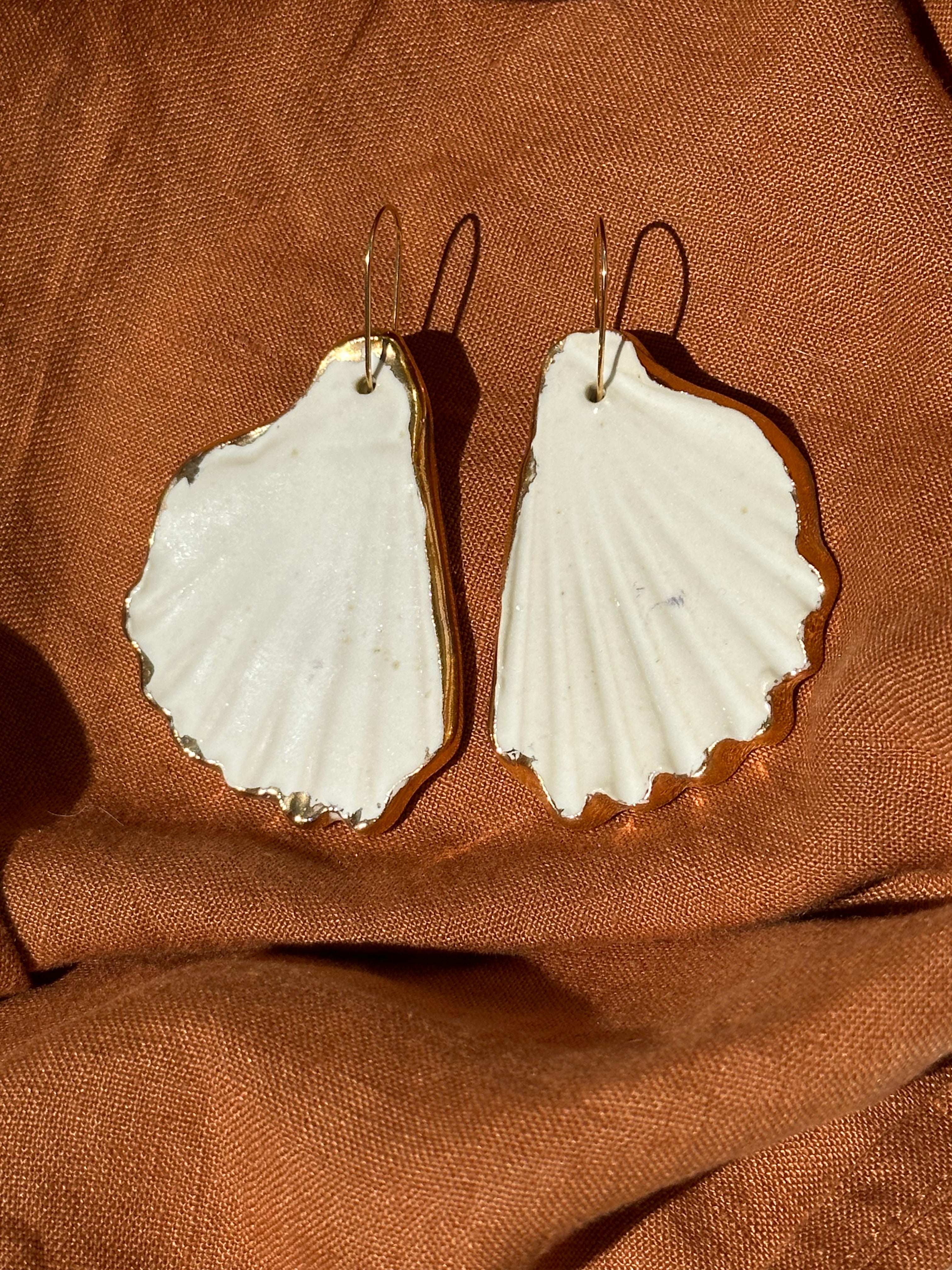White + gold shell earrings